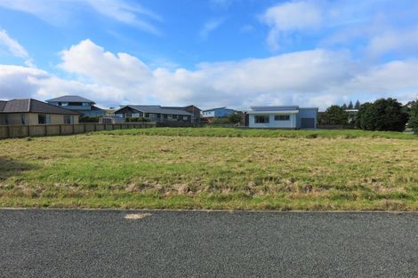 Photo of property in 2 Pipi Place, Baylys Beach, 0377