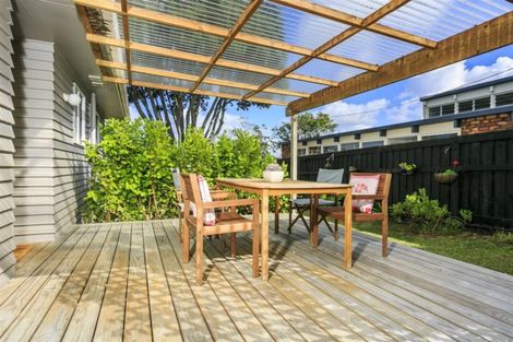 Photo of property in 2/52 Sunnynook Road, Sunnynook, Auckland, 0620