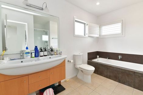 Photo of property in 53a Walton Street, Red Beach, 0932