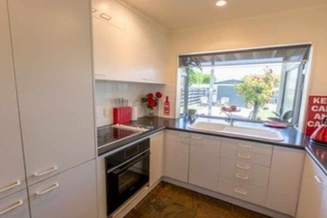 Photo of property in 27a Frimley Terrace, Waikanae Beach, Waikanae, 5036