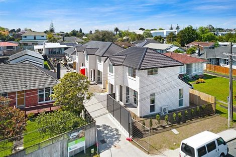 Photo of property in 14b Kirrie Avenue, Te Atatu South, Auckland, 0610