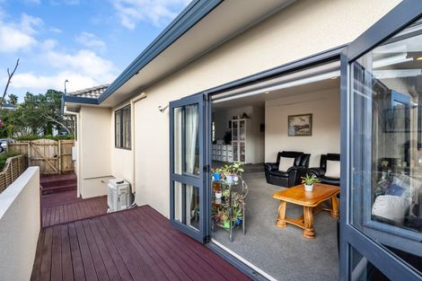 Photo of property in 12 Tyrico Close, Unsworth Heights, Auckland, 0632