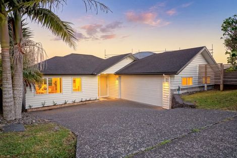 Photo of property in 18 Cityview Place, Massey, Auckland, 0614