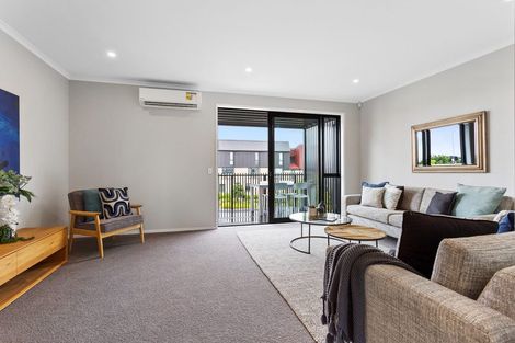 Photo of property in 2/1 Ko Roa Lane, Hobsonville, Auckland, 0616