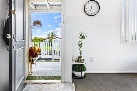 Photo of property in 323 Triangle Road, Massey, Auckland, 0614