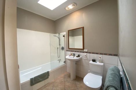 Photo of property in 32 Rodrigo Road, Kilbirnie, Wellington, 6022