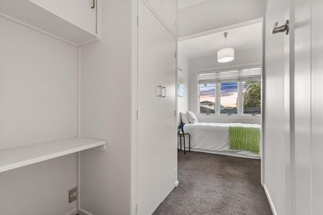 Photo of property in 21 Islington Avenue, New Lynn, Auckland, 0600