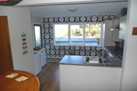 Photo of property in 92 Ruskin Road, Newlands, Wellington, 6037