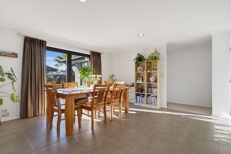 Photo of property in 15 Stonebridge Park Drive, Holdens Bay, Rotorua, 3010