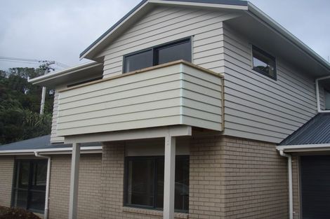 Photo of property in 32a Miles Crescent, Newlands, Wellington, 6037