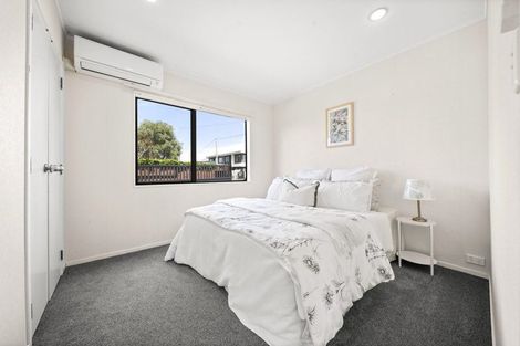 Photo of property in 1/56 Aberdeen Road, Campbells Bay, Auckland, 0620