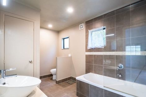 Photo of property in 87 Tawa Road, Kumeu, 0891