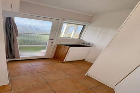 Photo of property in 18 Wilkinson Way, Browns Bay, Auckland, 0630