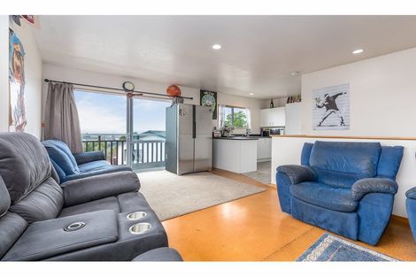 Photo of property in 12a Jean Place, Stanmore Bay, Whangaparaoa, 0932