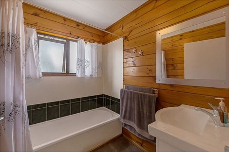 Photo of property in 31 Matai Road, Stanmore Bay, Whangaparaoa, 0932