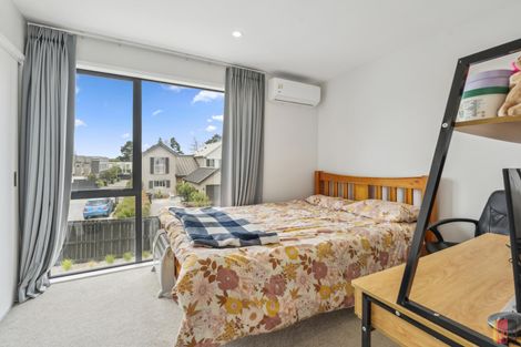 Photo of property in 2 Mikoikoi Crescent, Mangere Bridge, Auckland, 2022