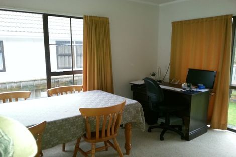 Photo of property in 30 Oxford Street, Tawa, Wellington, 5028