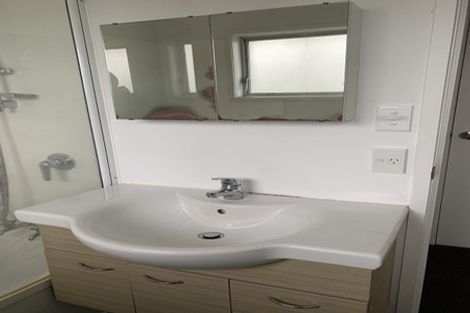 Photo of property in 1/11 Ballater Place, Highland Park, Auckland, 2010