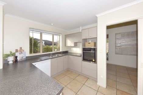 Photo of property in 8 Scarlet Lane, Redwood, Christchurch, 8051