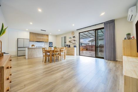 Photo of property in 83 Nobilo Road, Kumeu, 0810