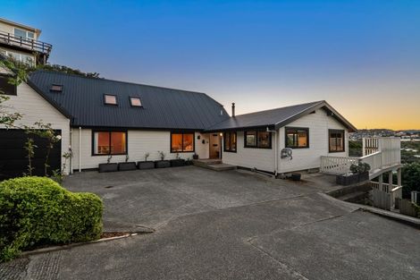 Photo of property in 147 Seatoun Heights Road, Miramar, Wellington, 6022
