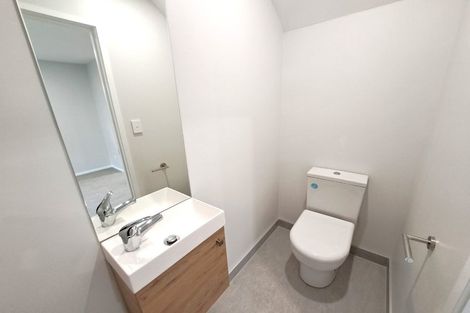 Photo of property in 2 Mikoikoi Crescent, Mangere Bridge, Auckland, 2022