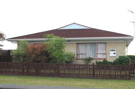 Photo of property in 52 Butterworth Drive, Glendene, Auckland, 0602