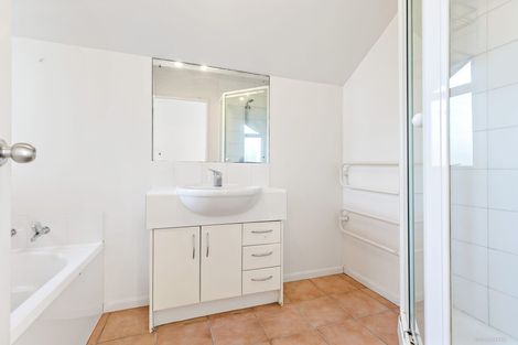Photo of property in 1/42 Noeleen Street, Glenfield, Auckland, 0629