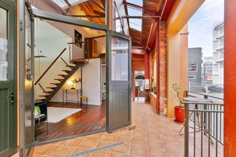 Photo of property in Courtenay Mews Apartments, 3/14 Alpha Street, Te Aro, Wellington, 6011