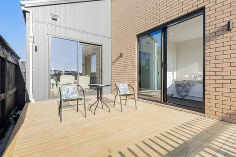 Photo of property in 30 Paretao Street, Massey, 0614