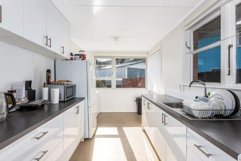 Photo of property in 28 Durham Street, Cannons Creek, Porirua, 5024