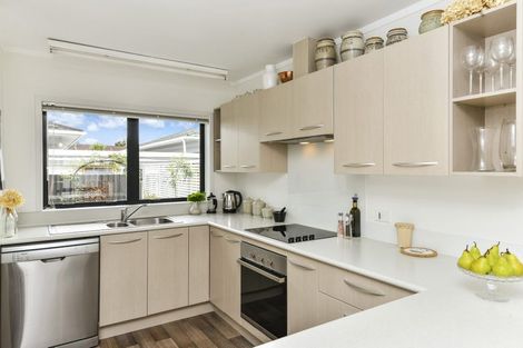Photo of property in 2/20 Alma Road, Milford, Auckland, 0620