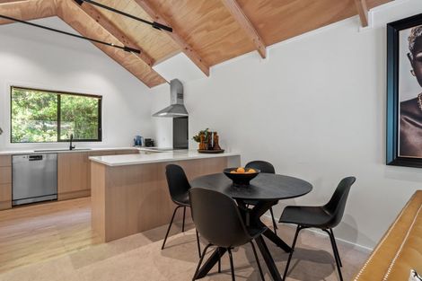 Photo of property in The Alex Apartments, 13/135a Hallenstein Street, Queenstown, 9300