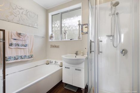 Photo of property in 27b Omega Street, Newlands, Wellington, 6037