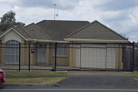 Photo of property in 186 Botany Road, Botany Downs, Auckland, 2010