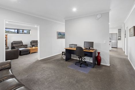 Photo of property in 18 Mariners Haven, One Tree Point, 0118