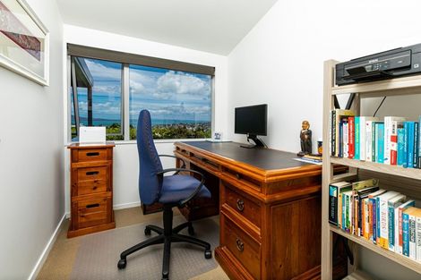 Photo of property in 25 Parr Terrace, Castor Bay, Auckland, 0620
