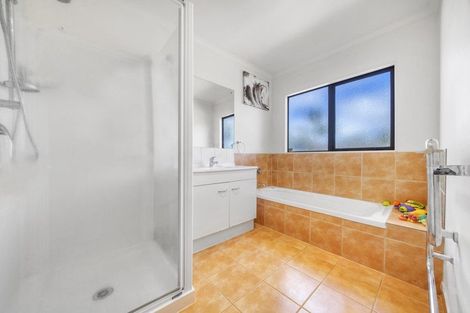 Photo of property in 27 Mt Lebanon Crescent, The Gardens, Auckland, 2105