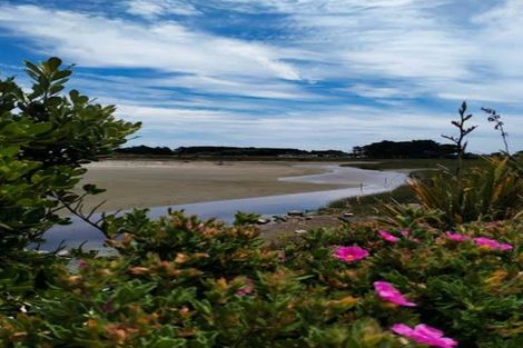 Photo of property in 20 Snappers Lane, Foxton Beach, Foxton, 4815