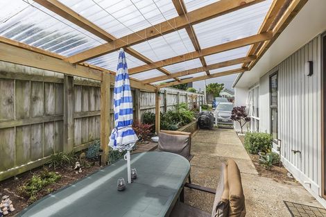 Photo of property in 22f3 Park Avenue, Titahi Bay, Porirua, 5022