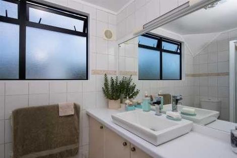 Photo of property in 103 Aberdeen Road, Castor Bay, Auckland, 0620