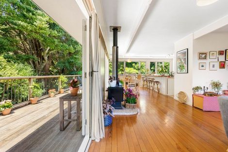 Photo of property in 4 Tranquil Glade, Hillcrest, Auckland, 0627