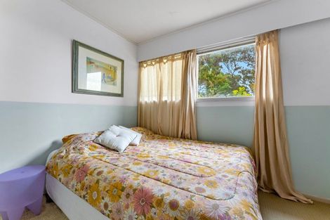 Photo of property in 27 Domain Crescent, Muriwai, Waimauku, 0881