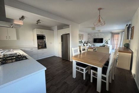 Photo of property in 1/110 Saddleback Rise, Murrays Bay, Auckland, 0630