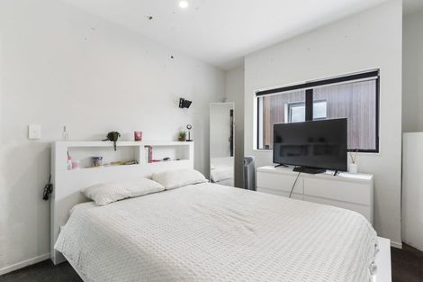 Photo of property in 23c Chippendale Crescent, Birkdale, Auckland, 0626