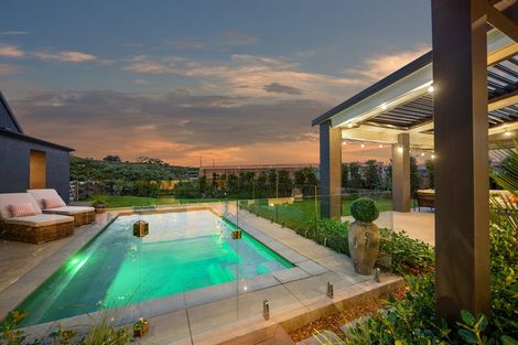 Photo of property in 9 Ridgelea Road, Long Bay, 0792