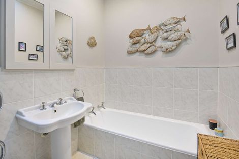 Photo of property in 16 Kopanga Road, Havelock North, 4130