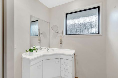 Photo of property in 3 Caroline Crescent, Highbury, Palmerston North, 4412