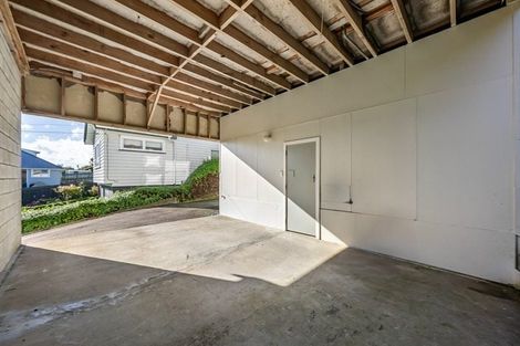 Photo of property in 2/24 Bell Street, Tawa, Wellington, 5028