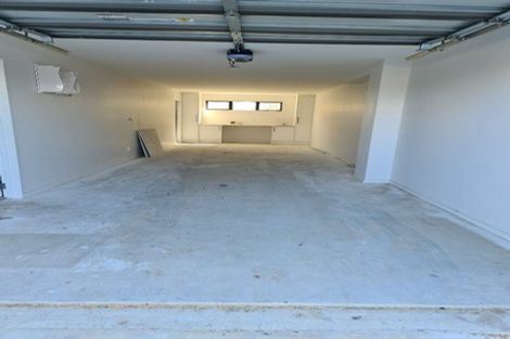 Photo of property in 17 Cassandra Grove, Totara Vale, Auckland, 0629